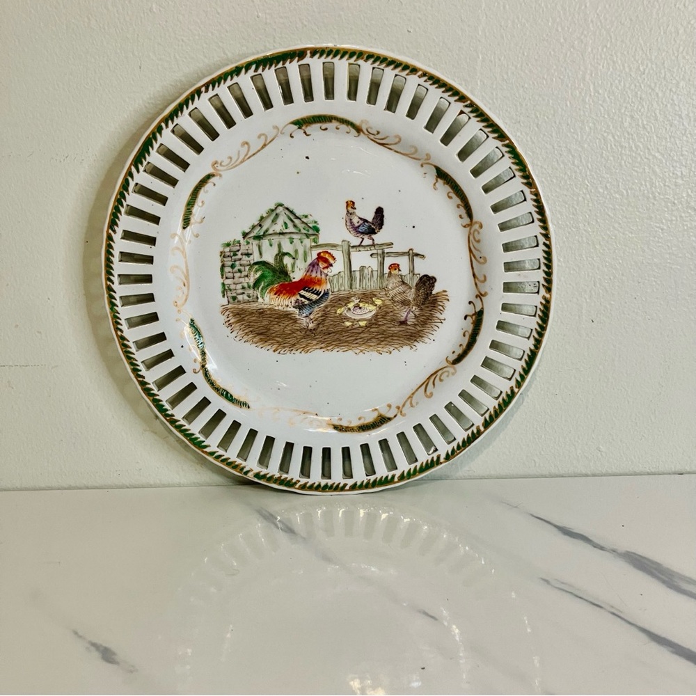Farmhouse Reticulated Rooster & Hens Wall Plate 10”